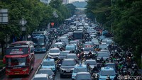 Macet Panjang Terjadi Saat Upacara Sumpah Pemuda di Kramat Macet Panjang Terjadi Saat Upacara Sumpah Pemuda di Kramat