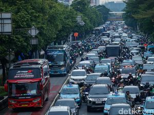 Macet Panjang Terjadi Saat Upacara Sumpah Pemuda di Kramat