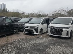 Waduh! Alphard-Rolls Royce Terbengkalai di Hotel Bintang 5