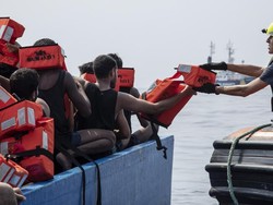 Nasib Pengungsi Anak di Laut: Perjalanan Sendirian yang Mematikan Nasib Pengungsi Anak di Laut: Perjalanan Sendirian yang Mematikan