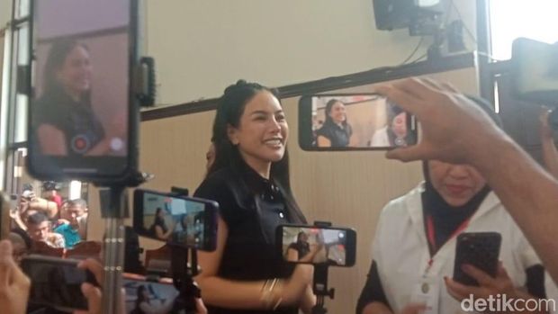 Nikita Mirzani usai menjalani sidang vonis kasus pemerasan dan TPPU.
