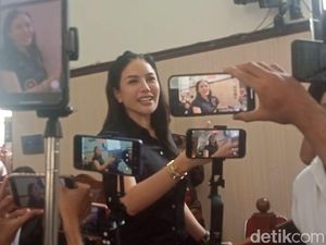 Divonis 4 Tahun Penjara, Senyum Nikita Mirzani Gak Pudar Divonis 4 Tahun Penjara, Senyum Nikita Mirzani Gak Pudar