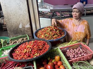 Jelang Musim Hujan, Harga Cabai dan Tomat di Surabaya Meroket Jelang Musim Hujan, Harga Cabai dan Tomat di Surabaya Meroket