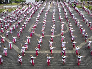 Ratusan Pelajar Padukan Semangat Sumpah Pemuda dalam Tari Jaipong Kolosal