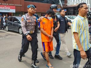 Pembuang Bayi Dengan Mulut Dilakban di Karawang Ditangkap! Pembuang Bayi Dengan Mulut Dilakban di Karawang Ditangkap!
