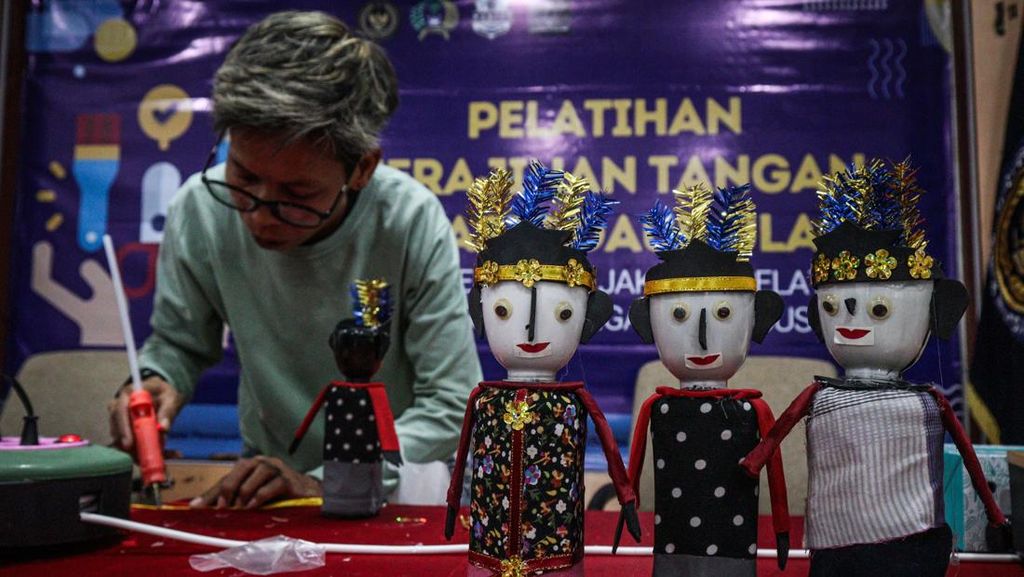 Pelatihan Daur Ulang Warga Binaan Sulap Limbah Jadi Ondel-Ondel Bernilai Seni Pelatihan Daur Ulang Warga Binaan Sulap Limbah Jadi Ondel-Ondel Bernilai Seni