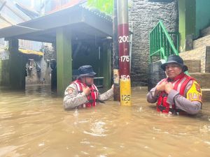 Permukiman Warga Kebon Pala Terendam Banjir, Tinggi Air Capai 1,2 M