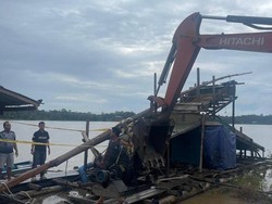 Polres Sekadau Tangkap Pekerja PETI di Belitang, Lokasi Tambang Dibongkar Polres Sekadau Tangkap Pekerja PETI di Belitang, Lokasi Tambang Dibongkar