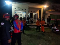 Sejoli Tersesat Saat Asyik Swafoto di Air Terjun Lider Banyuwangi Sejoli Tersesat Saat Asyik Swafoto di Air Terjun Lider Banyuwangi