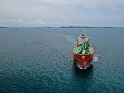 Diterjang Ombak-Ancaman Perompak, Ini Kisah Pelaut PIS Antarkan Energi Diterjang Ombak-Ancaman Perompak, Ini Kisah Pelaut PIS Antarkan Energi