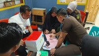 Upaya Polisi Miskinkan Ratu Narkoba Mak Gadih di Inhu lewat Pasal TPPU Upaya Polisi Miskinkan Ratu Narkoba Mak Gadih di Inhu lewat Pasal TPPU