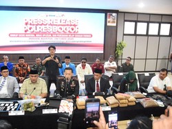 Polres Bogor Ringkus Pengedar Sabu di Gunung Putri, Senpi Ilegal Disita Polres Bogor Ringkus Pengedar Sabu di Gunung Putri, Senpi Ilegal Disita