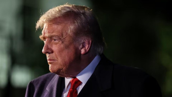 Trump Peringatkan Iran: Hantam Lebih Keras Jika Selat Hormuz Ditutup