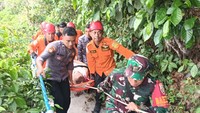 WN AS Jatuh di Pantai Atuh Nusa Penida, Diduga Alami Fraktur WN AS Jatuh di Pantai Atuh Nusa Penida, Diduga Alami Fraktur