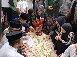 Doa Dedi Mulyadi untuk Istri Bupati Purwakarta yang Berpulang Doa Dedi Mulyadi untuk Istri Bupati Purwakarta yang Berpulang