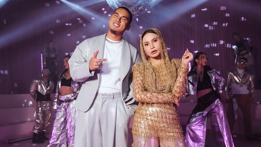 Cara Rossa Beri Penghormatan ke Musisi Idola Cara Rossa Beri Penghormatan ke Musisi Idola