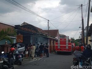 Rumah di Mojayan Klaten Terbakar Akibat Puntung Rokok Rumah di Mojayan Klaten Terbakar Akibat Puntung Rokok