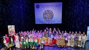 Bawakan Tari Betawi, SMP Labschool Ciracas Raih Grand Prix di Paris!