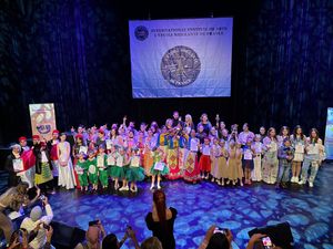 Bawakan Tari Betawi, SMP Labschool Ciracas Raih Grand Prix di Paris! Bawakan Tari Betawi, SMP Labschool Ciracas Raih Grand Prix di Paris!
