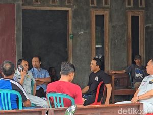 4 Orang Sekeluarga Korban Tabrak Lari di Sragen Dimakamkan Berdampingan 4 Orang Sekeluarga Korban Tabrak Lari di Sragen Dimakamkan Berdampingan
