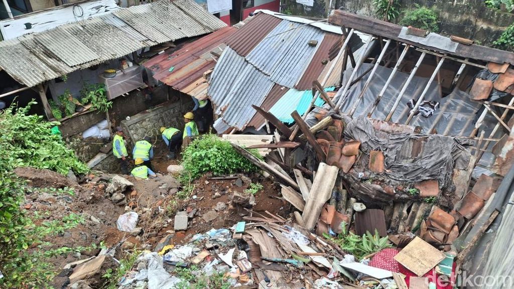 Potret Permukiman Warga Bondongan Bogor Terdampak Tebing Longsor Potret Permukiman Warga Bondongan Bogor Terdampak Tebing Longsor