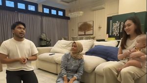 Masyaallah... Pengasuh Anak Thariq dan Aaliyah Sujud Syukur Diberangkatkan Umrah