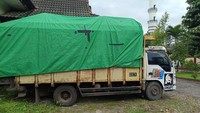 Dinas LHK NTB Amankan 4 Truk Angkut Kayu Ilegal dari Sumbawa Dinas LHK NTB Amankan 4 Truk Angkut Kayu Ilegal dari Sumbawa
