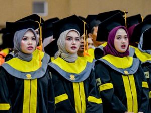 Gen Z Galau Pilih Kerja atau Kuliah? Kampus Negeri Ini Punya Jawabannya Gen Z Galau Pilih Kerja atau Kuliah? Kampus Negeri Ini Punya Jawabannya