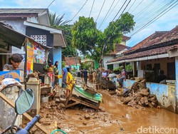 Banjir Bandang di Sukabumi Sisakan Lumpur, Alat Berat Dikerahkan Banjir Bandang di Sukabumi Sisakan Lumpur, Alat Berat Dikerahkan