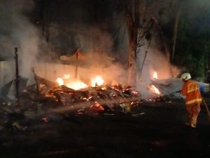 Warung Makan di Jakut Kebakaran: Kakek Sakit Stroke Tewas, Nenek Luka Bakar Warung Makan di Jakut Kebakaran: Kakek Sakit Stroke Tewas, Nenek Luka Bakar