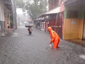 Hujan Deras dan Kali Meluap, 35 RT di Petogogan-Pela Mampang Jaksel Banjir Hujan Deras dan Kali Meluap, 35 RT di Petogogan-Pela Mampang Jaksel Banjir