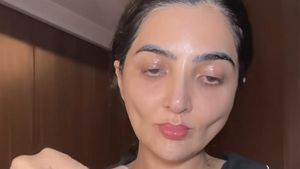 8 Foto Ashanty Pamer Rutinitas Skincare, Wajah Aslinya Jadi Sorotan