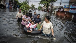 Banjir Semarang Belum Surut, Ribuan Warga Terdampak