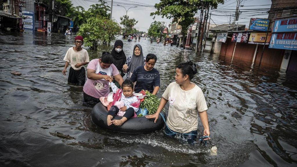 Banjir Semarang Belum Surut, Ribuan Warga Terdampak Banjir Semarang Belum Surut, Ribuan Warga Terdampak