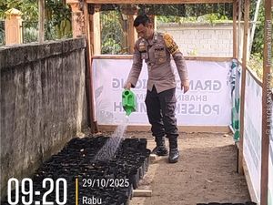 Bhabin Polres Rohul Semai 1.000 Bibit di Bank Pohon Dukung Green Policing Bhabin Polres Rohul Semai 1.000 Bibit di Bank Pohon Dukung Green Policing