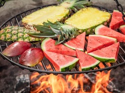 Biar Nggak Bosan, Coba Nikmati 5 Jenis Buah Ini dengan Dipanggang