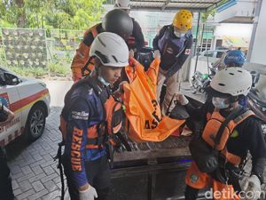 Bocah 5 Tahun di Jombang Hilang Saat Ibunya Mandi Ditemukan Tak Bernyawa Bocah 5 Tahun di Jombang Hilang Saat Ibunya Mandi Ditemukan Tak Bernyawa