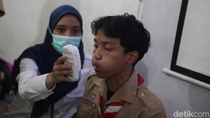 Cegah Penularan, Nakes Skrining TBC ke Pelajar Jakarta