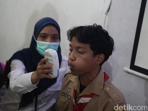 Cegah Penularan, Nakes Skrining TBC ke Pelajar Jakarta