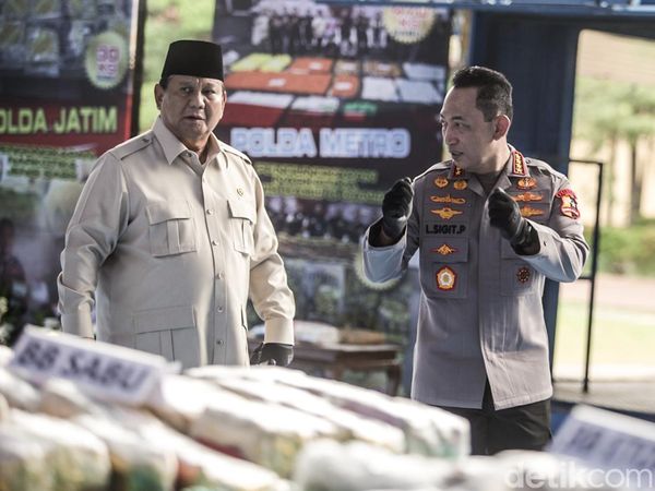 Didampingi Kapolri, Prabowo Pimpin Pemusnahan 214 Ton Narkoba di RI