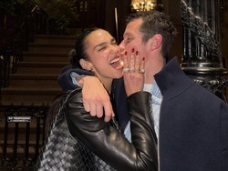 Momen Romantis Dua Lipa dan Callum Turner Liburan Bareng Momen Romantis Dua Lipa dan Callum Turner Liburan Bareng