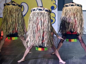 Lenggak-lenggok Para Penari dalam Festival Kudungga 2025 Lenggak-lenggok Para Penari dalam Festival Kudungga 2025