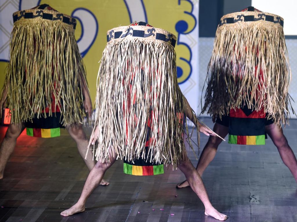 Lenggak-lenggok Para Penari dalam Festival Kudungga 2025 Lenggak-lenggok Para Penari dalam Festival Kudungga 2025