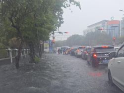 Cuaca Surabaya Hari Ini, Seluruh Kota Hujan Ringan