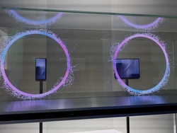 Samsung Pamerkan HP Layar Lipat Tiga Pertamanya