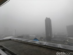 Hujan Deras Disertai Petir Guyur Jakarta Sore Ini Hujan Deras Disertai Petir Guyur Jakarta Sore Ini