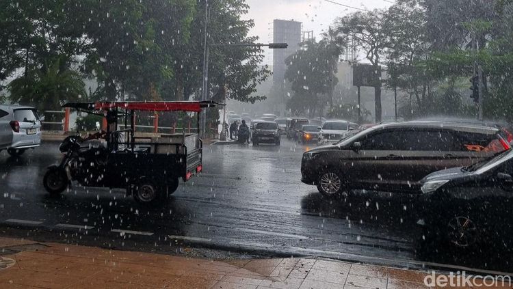 Mengungkap Biang Kerok Cuaca Ekstrem Indonesia: Prediksi Hujan 24 November, Bagaimana Kotamu?