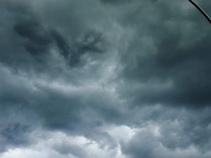 Kata BMKG soal Awan Hitam Misterius di Langit Subang