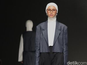 Rani Hatta Lewat Sabamodest Ubah Denim Kasual Jadi Formal di JFW 2026