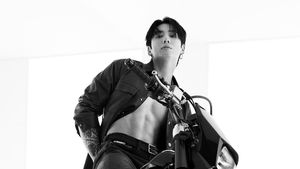 Gaya Jungkook BTS Pamer Otot dan Aura Rockstar, Bintangi Iklan Calvin Klein